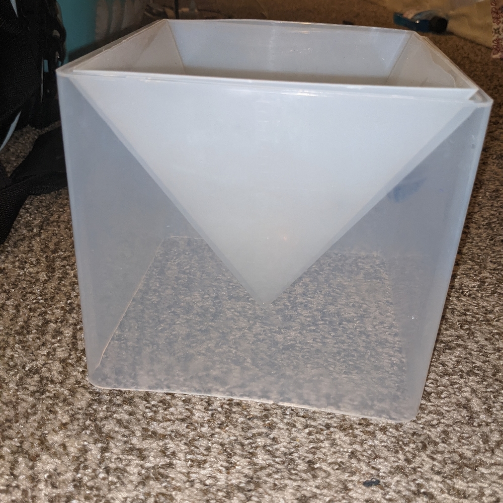 Resin pyramid mold